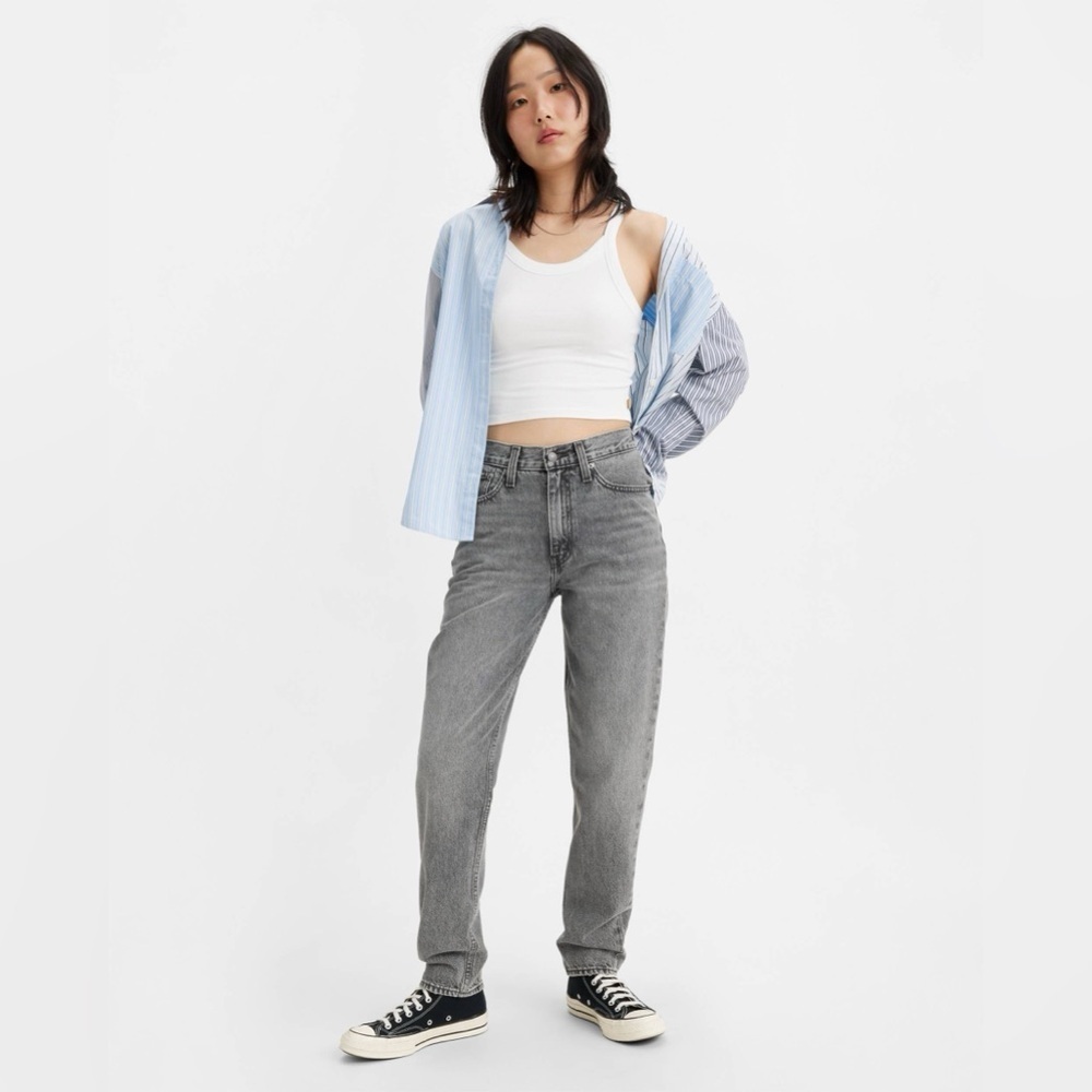 Levi’s Gray High Waisted Mom Jeans Size 29
